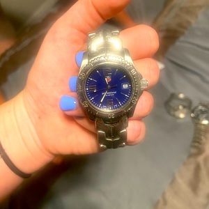 Women’s extra small TAG watch. Paid $2,000. Send me an offer
